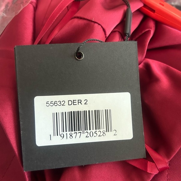 NWT Mac Duggal Satin One Shoulder Puff Sleeve Trumpet Gown Deep Red 55632 Size 2 - Picture 5 of 8